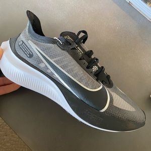 SOLD Nike Zooms